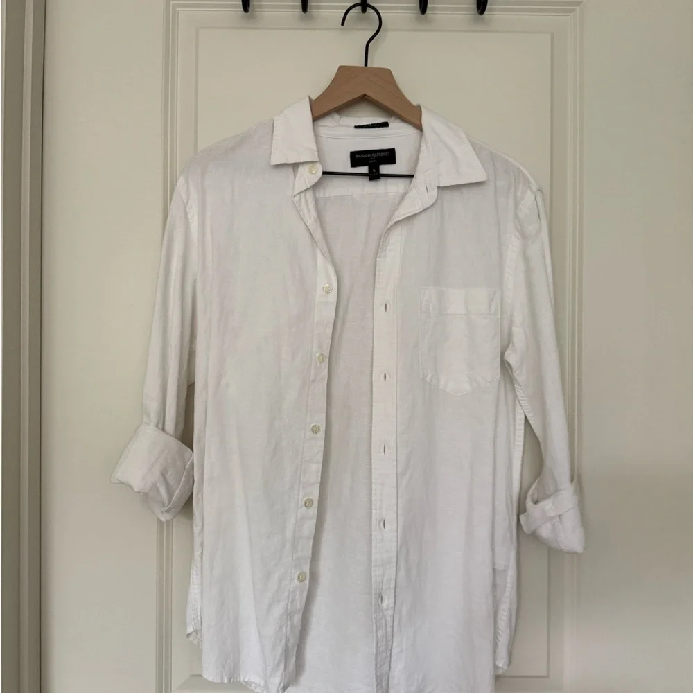 Banana Republic White Button-Up Shirt - Picture 2 of 8